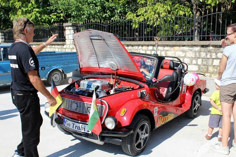 Изложение на ретро автомобили и мотоциклети се проведе в Кнежа