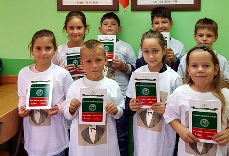 Нови членове прие в редиците си клуб „Млади възрожденци“ при НУ „Христо Ботев“ – Плевен