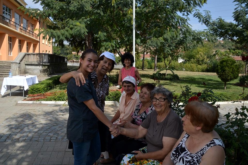 Фондация „Св. Иван Рилски” подари Празник на усмивката на хората в град Искър