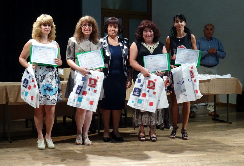 Отличиха две учителки от ДГ „Слънце” – Левски на международен конкурс
