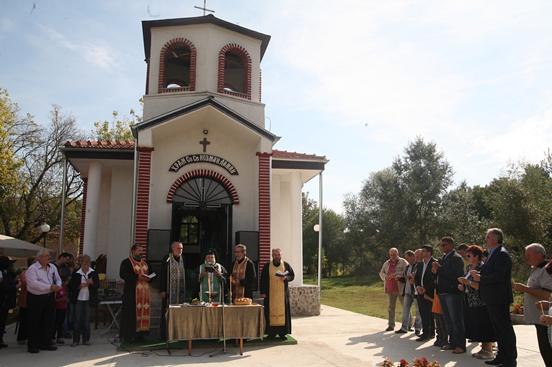 С тържествен водосвет днес бе открит параклис „Св. Св. Козма и Дамян“ в Къртожабене – фото-галерия