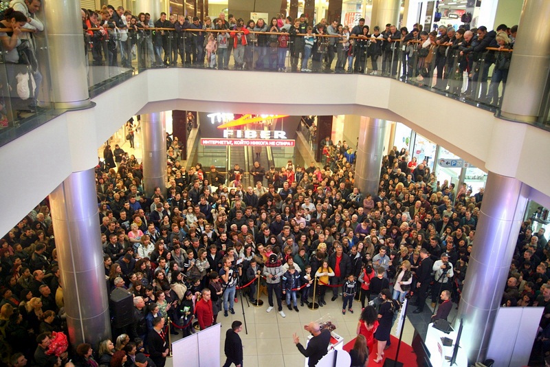 Стотици печалби раздаде Национална лотария на откриването на нов щанд в Панорама мол Плевен