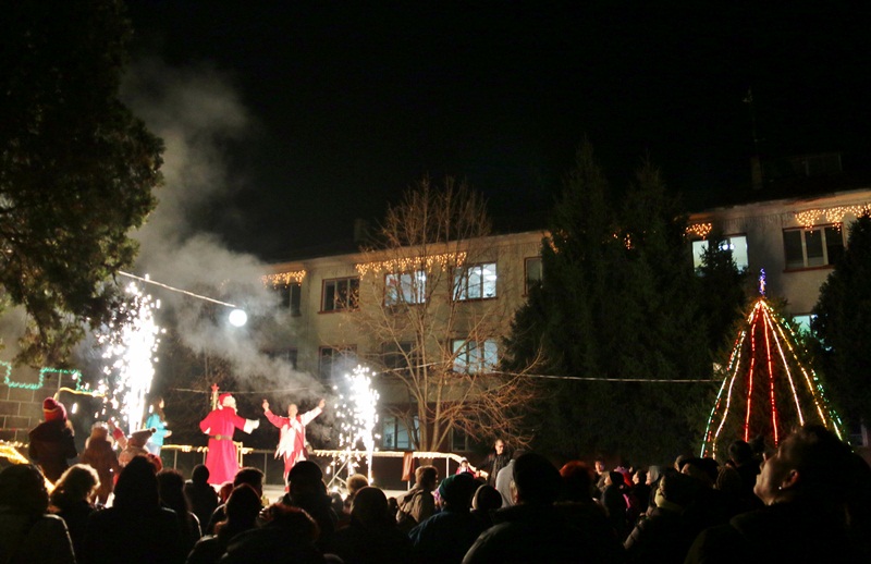 С огнено шоу запалват тази вечер светлините на елхата в Никопол
