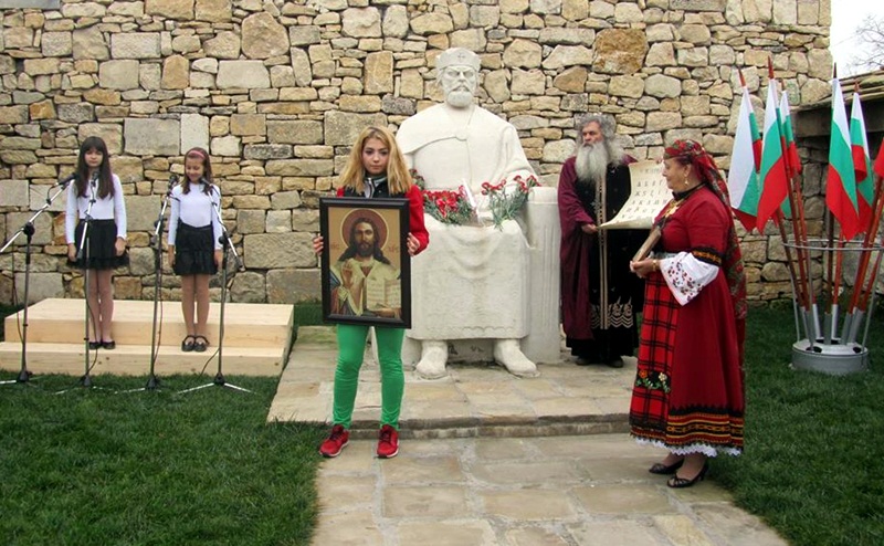 Джими почете паметта на Свети Климент Охридски в Двора на кирилицата