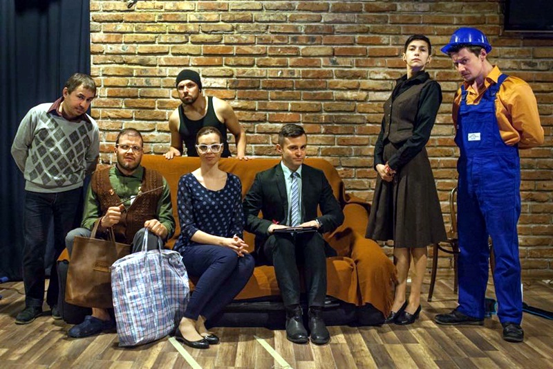 Комедията на сезона „Капаро за трима“ гостува днес на плевенска сцена