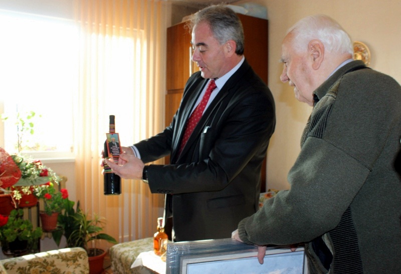 Георг Спартански поздрави дългогодишния кмет на Плевен Андрей Романов за 90-годишнината му