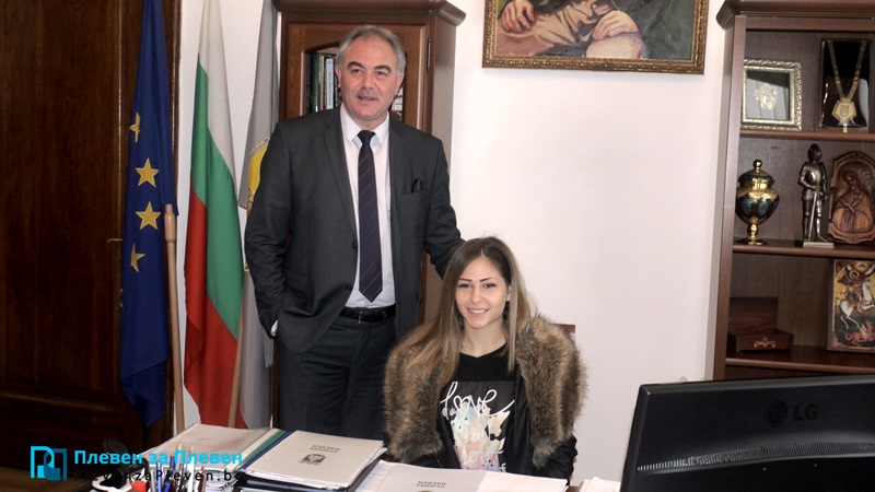 Млада дама стана кмет за един ден в Плевен
