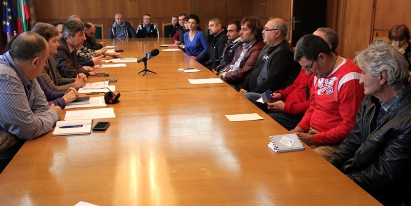Представители на големи компании за таксиметров превоз участваха в среща, организирана от Община Плевен