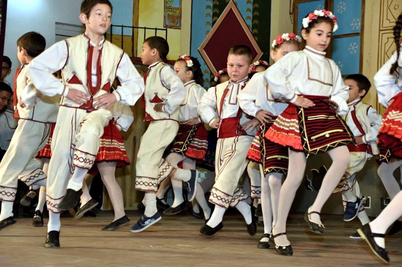Четири поколения изпълнители пяха и танцуваха за жителите и гостите на Пордим в навечерието на Коледа