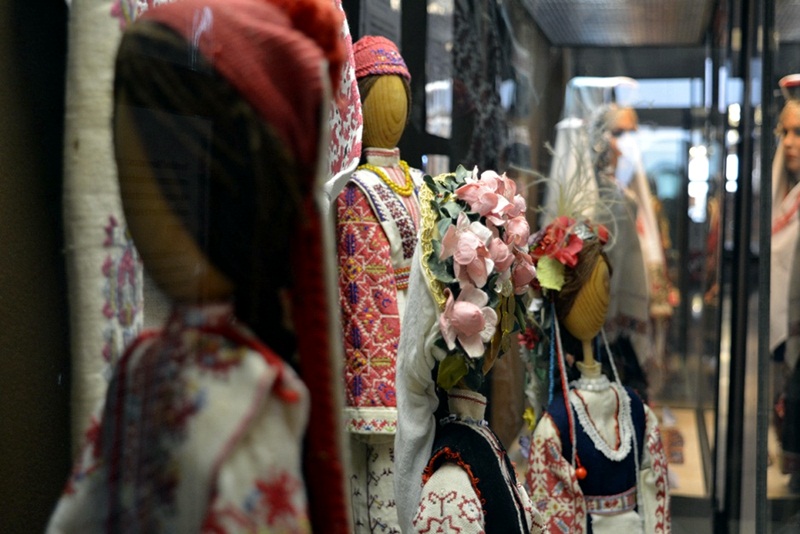 Женски носии от Плевенско представят в изложбата „Претвореното сътворено“ в НИМ