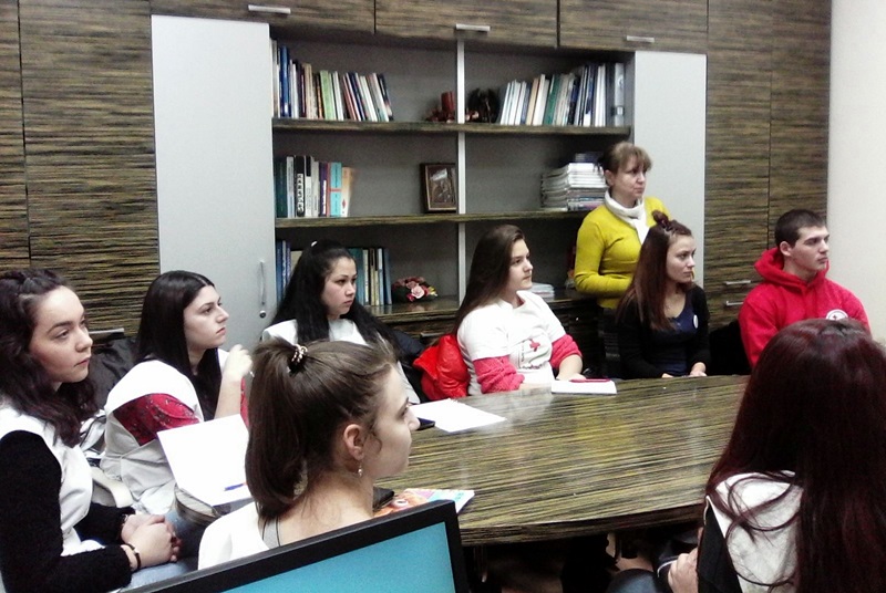 Млади доброволци от БЧК – Плевен присъстваха на обучение по репродуктивно здраве