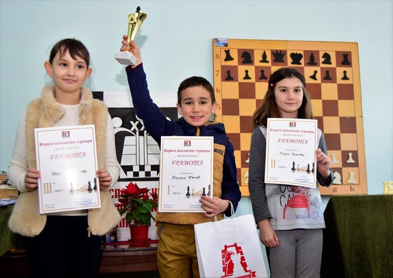 Никола Кънов спечели турнира „Млади надежди“ в Плевен за втори път