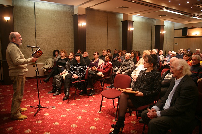 Поетът Валери Станков представи в Плевен новата си стихосбирка