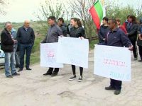 Три плевенски села протестират срещу кошмарните пътища