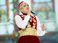 Николина Чакърдъкова прави концерт за пенсионери и социално слаби в Плевен