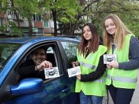 Ученици от две плевенски гимназии в акция срещу неправилно паркираните автомобили