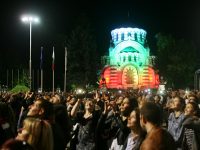 Хиляди плевенчани пяха с легендите от група „Сигнал“ на площад „Възраждане“ – фото-галерия
