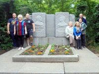 Активисти на ПП „Нова зора“ – Плевен почистиха паметника на Заимови в Скобелев парк