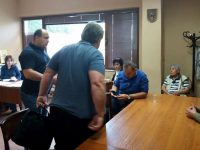 Жители на „Дружба“ потърсиха съдействие от депутата Владислав Николов във връзка със ситуацията в квартала им