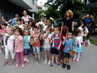 Деца от ДГ „Юнско въстание“ – Плевен почетоха паметта на Христо Ботев (галерия)