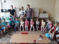 От Младежи ГЕРБ  – Гулянци зарадваха децата от общината за празника