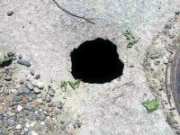 За опасна дупка сигнализираха жители на улица в широкия център на Плевен
