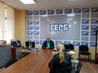 Колко още ще продължи ремонтът на площад „Стефан Стамболов“, питаха плевенчани депутата Владислав Николов