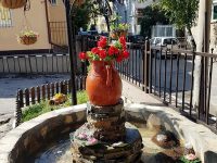 Живописен фонтан краси входа на НУ „Христо Ботев“ – Плевен