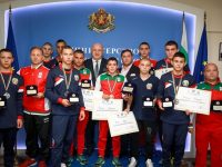 Боксьорът от Червен бряг Васил Стефанов получи почетен плакет от министър Кралев