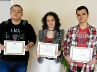 Ученици от Езиковата в Плевен първи и в националното онлайн оценяване на дигиталните компетентности