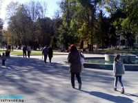 Поставят 16 нови пейки в Градската градина в Плевен