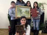 Албум с рисунки, картина и дърворезба подаряват на президента Радев ученици от ОУ „Д-р Петър Берон“ – Плевен