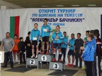 Над 40 силови атлети премериха сили в турнир по вдигане на тежести в Кнежа