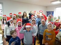 Детски коледен спектакъл зарадва малчуганите в село Победа