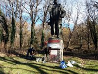 Почистиха паметника на ген. Иван Винаров. Утре чистят еврейската паметна плоча в Кайлъка