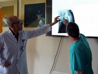 Еднодневен курс за тазобедрено ендопротезиране бе проведен в МБАЛ „Авис Медика“ – Плевен