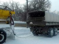 В тежката зимна обстановка военни от Белене разчистват пътища и доставят хляб и лекарства на нуждаещите се