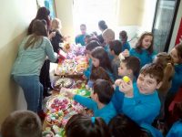 Великденски базар подредиха в НУ „Христо Ботев“ – Плевен