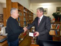 Георги Първанов дари авторски книги на библиотеката на Читалище „Съгласие“