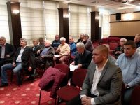 Пчелари от Плевенско се срещнаха с депутатите Светла Бъчварова и Чавдар Велинов