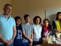 Жени ГЕРБ – Плевен и общински съветници зарадваха деца без родители с празнични великденски торбички