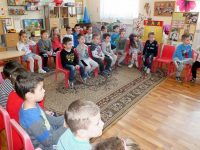 Плевенската Библиотека гостува в ДГ „Синчец“ с инициативата „Хлапета слушат класическа музика”