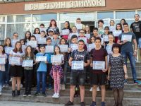 В СУ „Стоян Заимов” отличиха ученици, успешно представили се на състезания по английски език