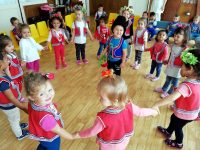СУ „Крум Попов” и Детска ясла „Еделвайс“ в Левски се включиха в инициативата „Розите на България“