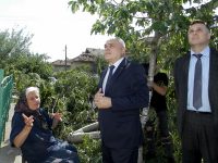 Министър Валентин Радев посети пострадалите от бурята в Гривица