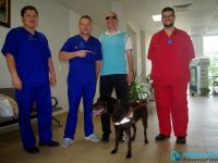 Ветеринарите от клиника „ИДА – ВЕТ“ спасиха живота на Жара – единственото куче-водач в Плевен