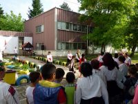 Цветен празник за учениците в ОУ „Неофит Рилски“ – Обнова