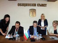 Кметът на Кнежа подписа  договор за побратимяване с малтийската община Гарб