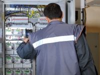 Отчитат извънредно електромерите заради новите цени на тока