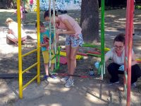 Деца, родители и учители заедно разкрасиха двора на ДГ „Надежда“ – Плевен
